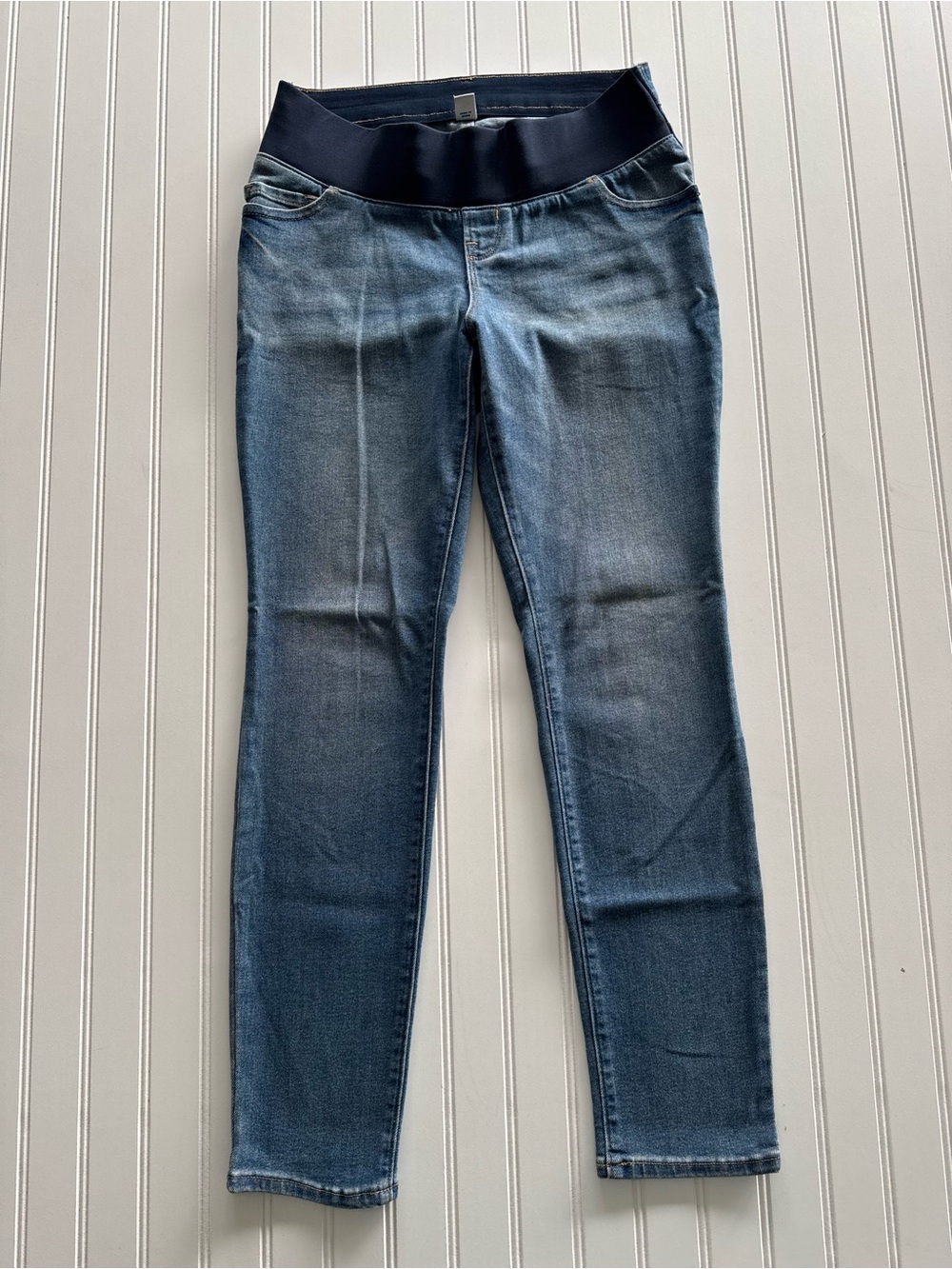 Old Navy Maternity Straight Leg Jeans with Stretch Waistband Size 6